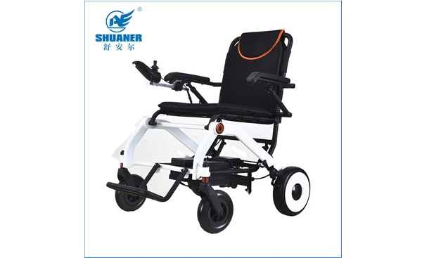 Ang Pagkakaiba sa pagitan ng Solid na Gulong at Pneumatic Gulong para sa Mga Electric Wheelchair